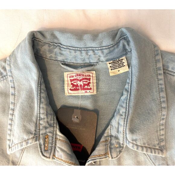 NWT Levi’s ULTIMATE WESTERN DENIM SHIRT, Light Wash, Sz. Med - Picture 5 of 7